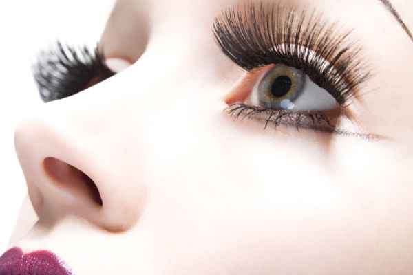Как глаза сделать ближе друг к другу с помощью макияжа