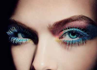 Как правильно красить глаза синей тушью
