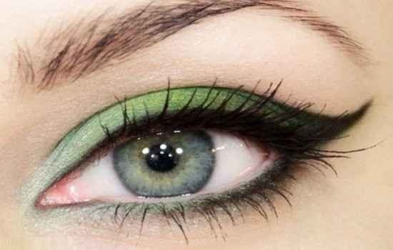 Дневной яркий макияж для зеленых глаз