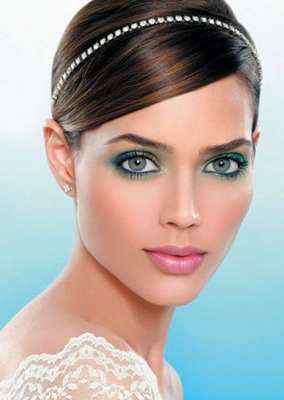 Красивый макияж для брюнеток с зелеными глазами