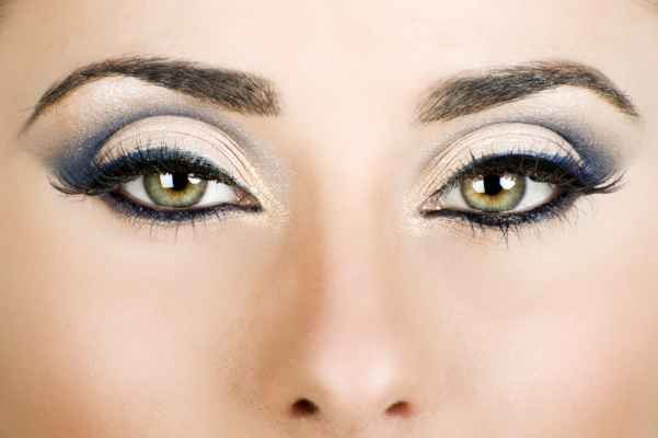 Фото макияжа для зеленых глаз для брюнеток в 50 лет