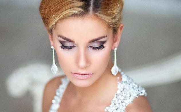 Нежный макияж для карих глаз невесты