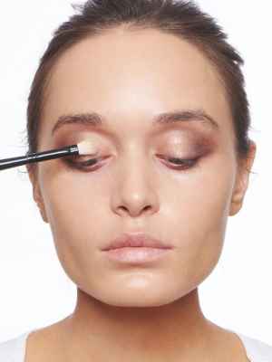 Дневной макияж для карих глаз пошаговая инструкция