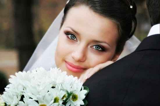 Легкий макияж на свадьбу для серых глаз