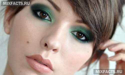Макияж для зеленых глаз с голубыми тенями