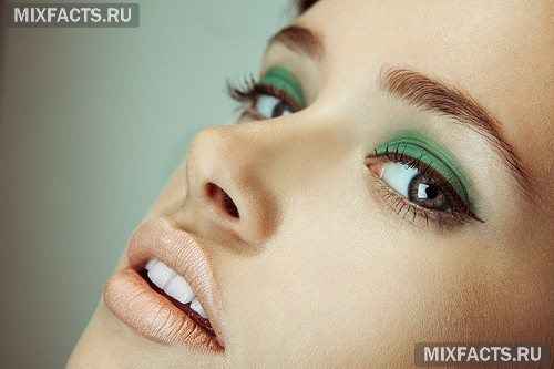 Макияж для зеленых глаз с голубыми тенями