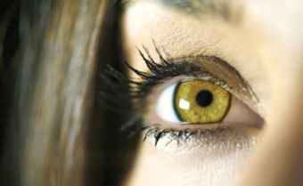 Желтые глаза как красить