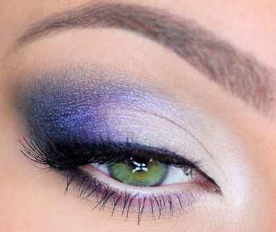 Вечерний макияж для зеленых глаз и синего платья