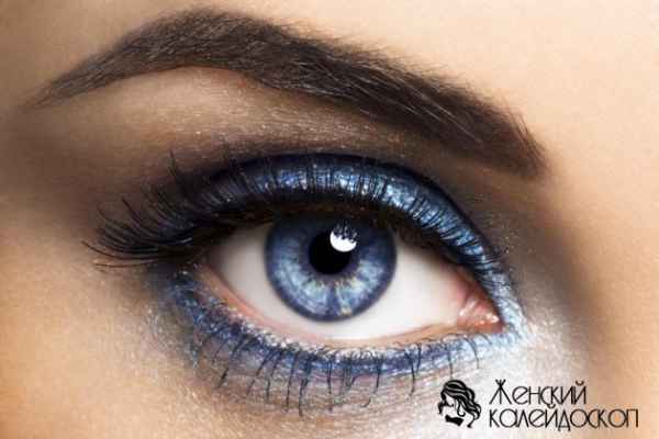 Неброский макияж для голубых глаз