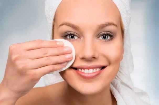 Как снять макияж с глаз без средства