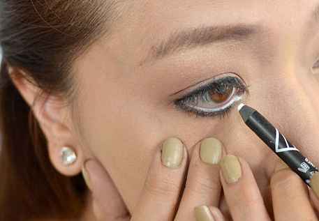 Как правильно красить глаза карандашом нижнее веко